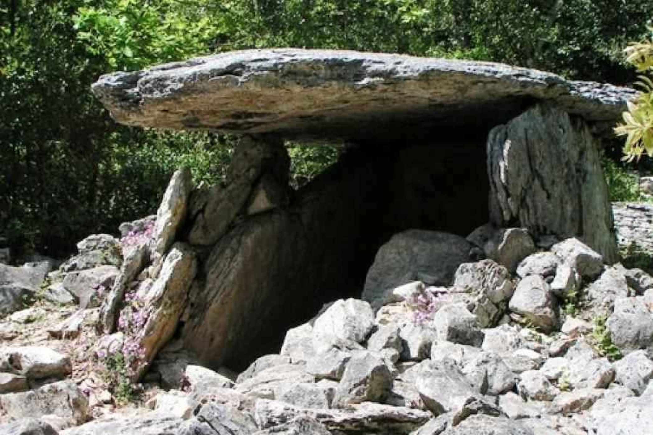 baume-des-fades-dolmen.jpg -
