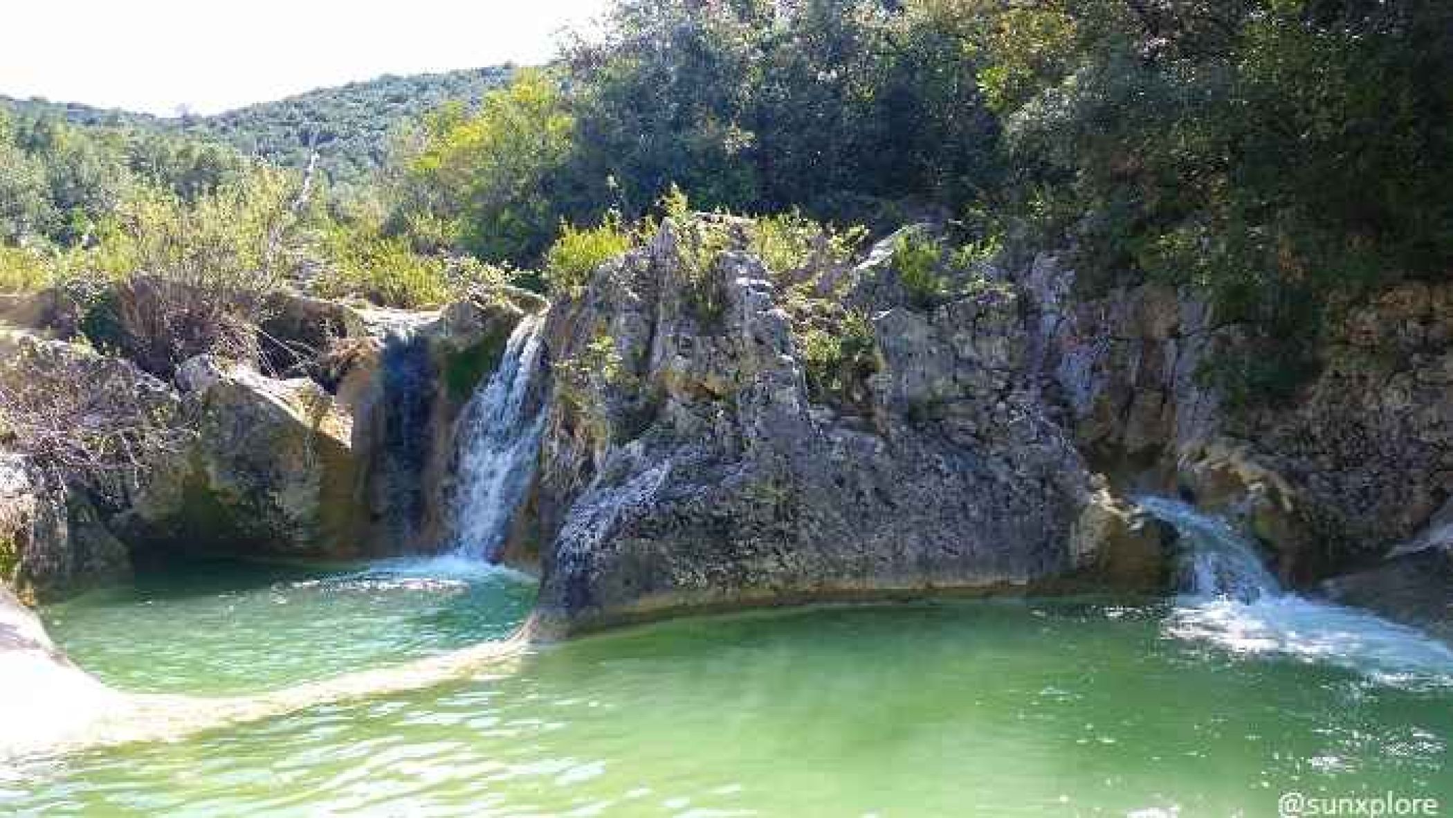 la-petite-cascade-des-aiguieres-dans-le-gard.jpg -