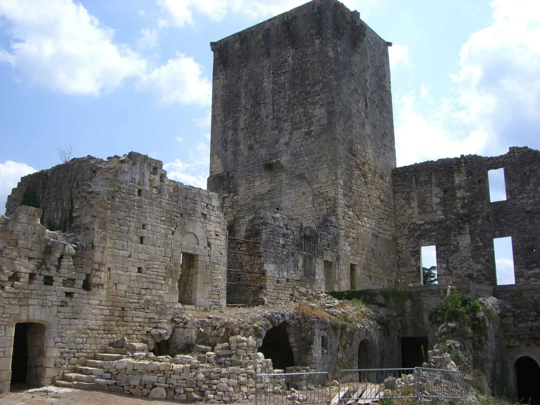 montclus-chateau.jpg -