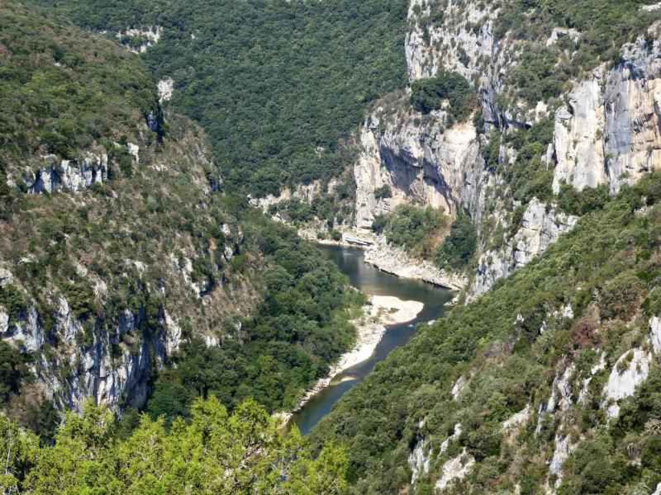 rocher-de-castelviel.jpg -