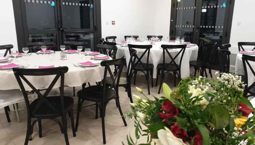 salle-de-reception-table-ronde.jpg -